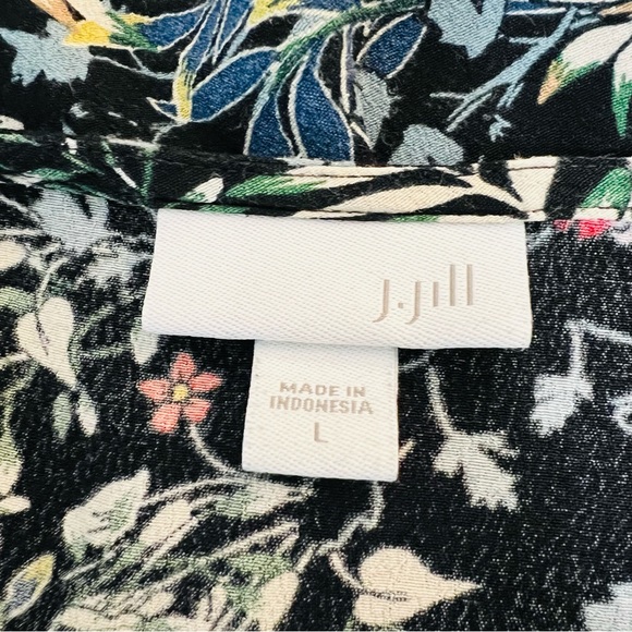 J Jill Floral Boat Neck Tunic With Side Slits and Flared Sleeves - Picture 5 of 7